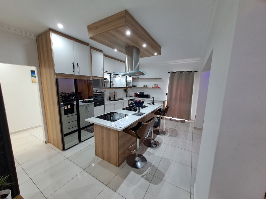 4 Bedroom Property for Sale in Britannica Heights Western Cape